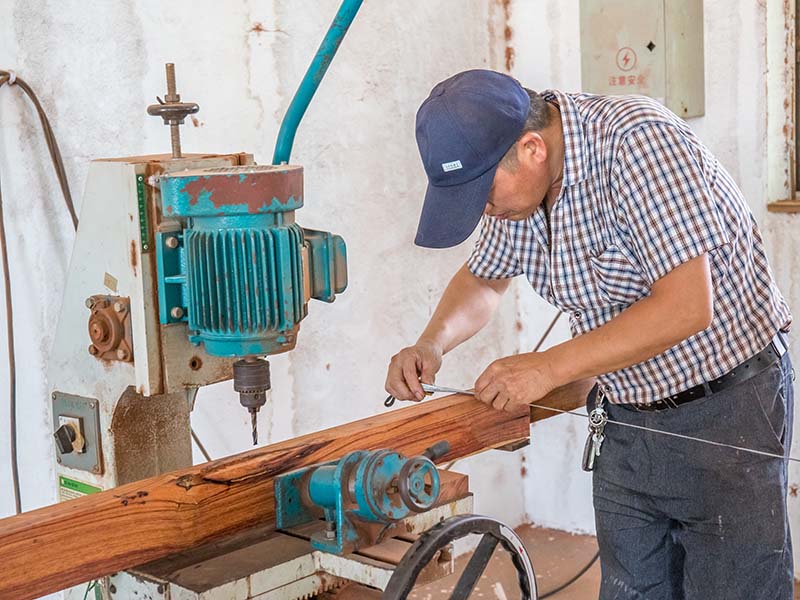 吉利楼梯地板柜门的油漆修复-10